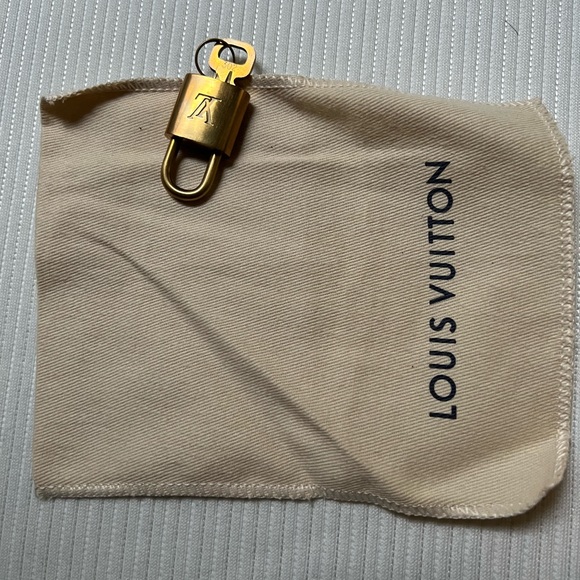 LIKE-NEW Louis Vuitton Monogram Keepall Bag +Strap - Picture 7 of 15